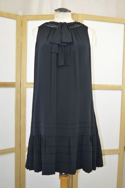 CHLOE. 

Robe droite sans manches en soie...