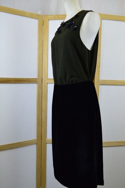PRADA.

Robe droite sans manches bi-matière,...