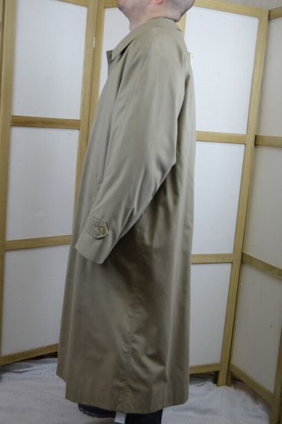 BURBERRYS

Imperméable d'homme raglan kaki,...