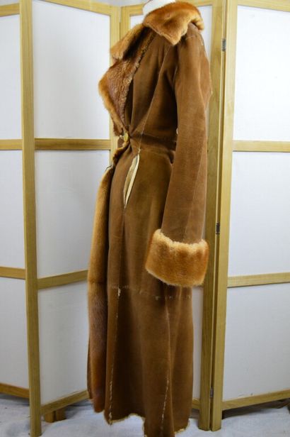 SAM ROME

Manteau long peau lainé vison marron...