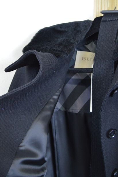 BURBERRY BRIT

Manteau d'homme en lainage...