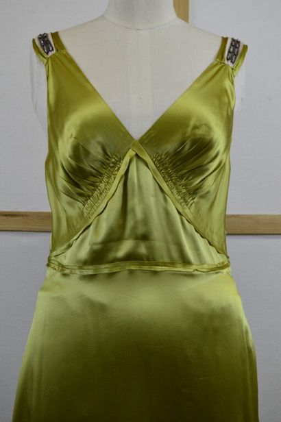 CHLOE. 

(Australie, made in France) 

Robe...
