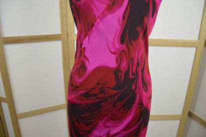 GUCCI. 

Robe fourreau longue sans manches...