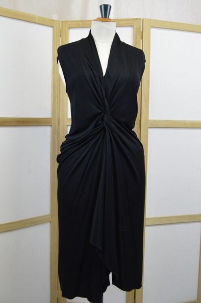 YVES SAINT LAURENT. 

Robe en jersey noir...