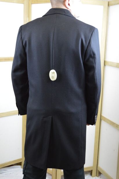 BALMAIN

Manteau d'homme ¾ en lainage noir

Taille...