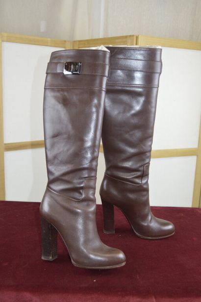 CHRISTIAN DIOR

Paire de bottes à talons...