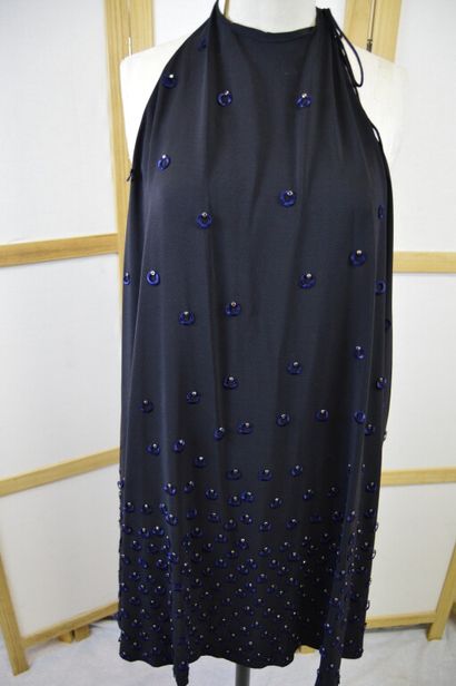 CHLOE. 

Robe dos nu en soie et crêpe noire,...