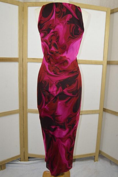 GUCCI. 

Robe fourreau longue sans manches...