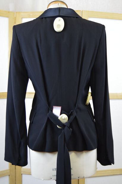 YVES SAINT LAURENT. 

Veste de smoking en...