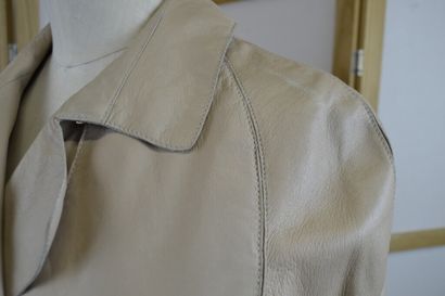 BURBERRY LONDON

Trench en cuir beige avec...