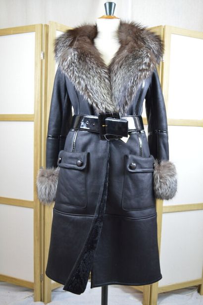 BARBARA BUI

Manteau en peau lainé noir,...