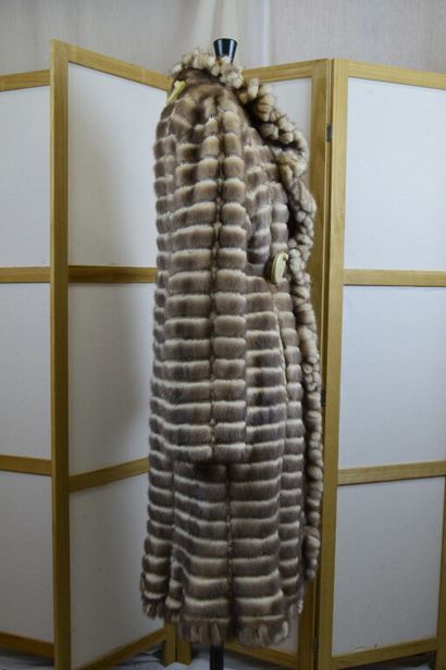 ZILLI

Manteau ¾ à bandes de vison crème...