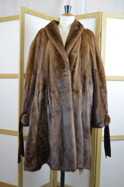 SAGAMINK

Manteau long en vison lunaraine

Pas...