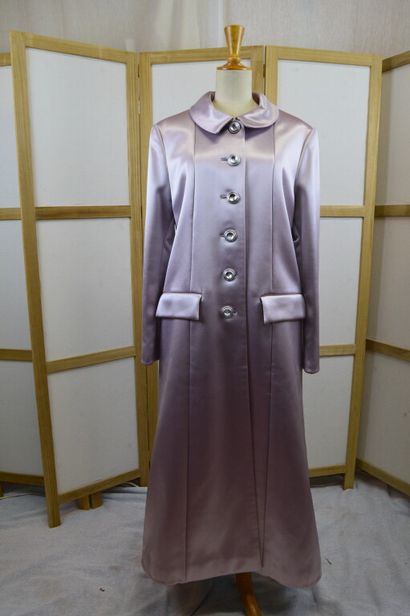 CHLOE.

Manteau long de cérémonie en satin...