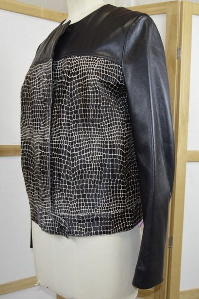 LONGCHAMP

Blouson court en cuir noir et...