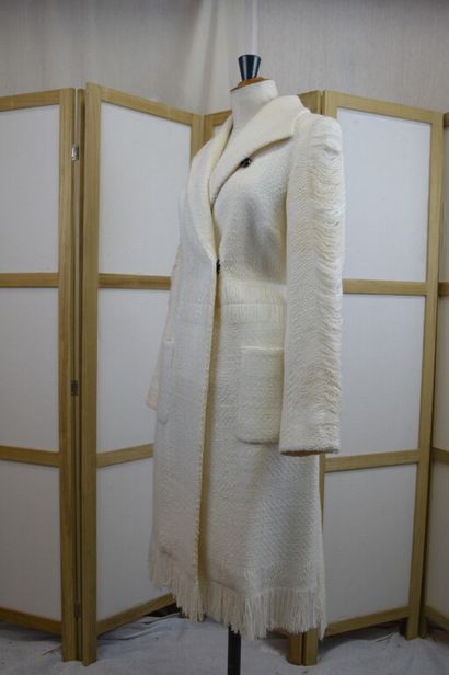 ESCADA

Manteau long en tweed écru, ceinture,...