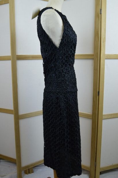 LOUIS VUITTON

Robe droite noire sans manche...