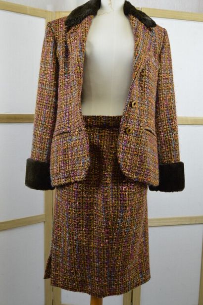 YVES SAINT LAURENT (variation). 

Ensemble...