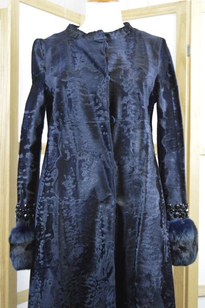 VALENTINO

Manteau long en fourrure rasée...