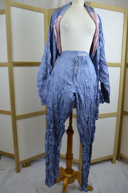 
ISSEY MIYAKE




Ensemble veste et pantalon...
