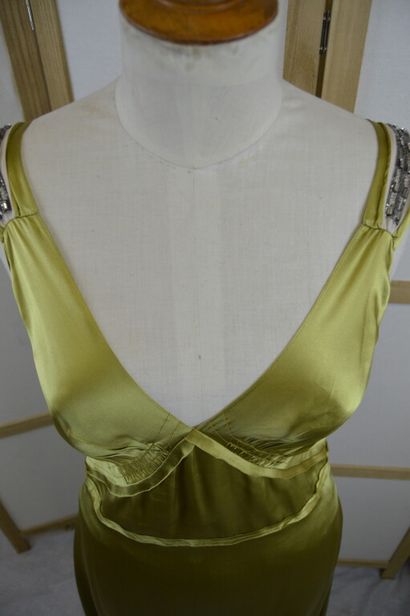 CHLOE. 

(Australie, made in France) 

Robe...