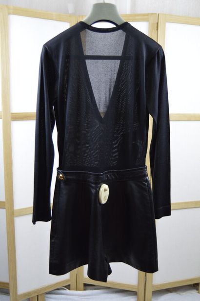 CHRISTIAN DIOR

Combinaison short le haut...
