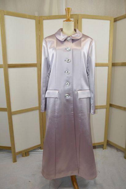 CHLOE.

Manteau long de cérémonie en satin...