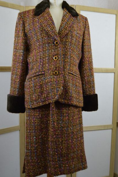 YVES SAINT LAURENT (variation). 

Ensemble...