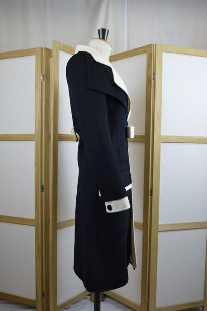 VALENTINO

Manteau en lainage noir et blanc...