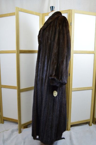 
[erratum : traces de mites ] 

Manteau long...