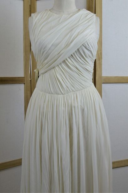 CHLOE

Robe longue péplum en tissu ivoire....