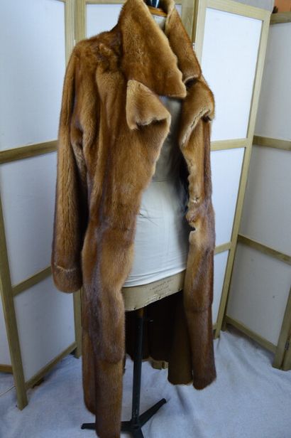 SAM ROME

Manteau long peau lainé vison marron...