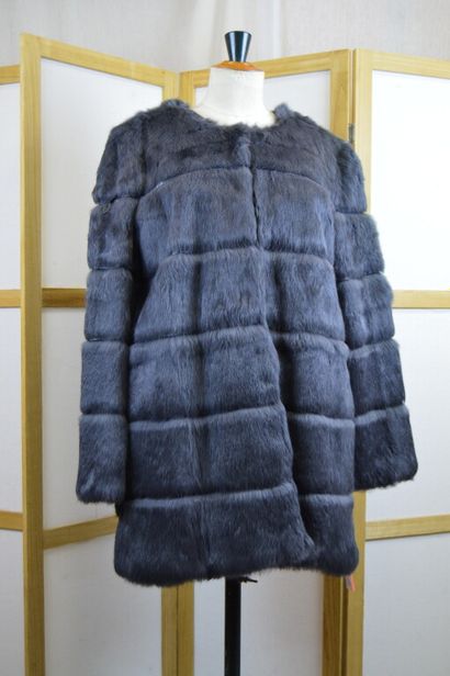 MAX & MOI

Manteau ¾ en lapin gris

Taille...