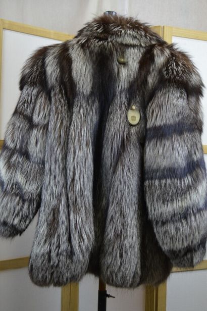 Veste / manteau court en renard gris à ramage...