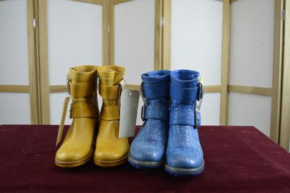 FREE LANCE

Lot de deux paires de bottines...