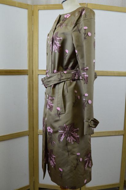 PRADA. 

Robe manteau de cérémonie à manches...