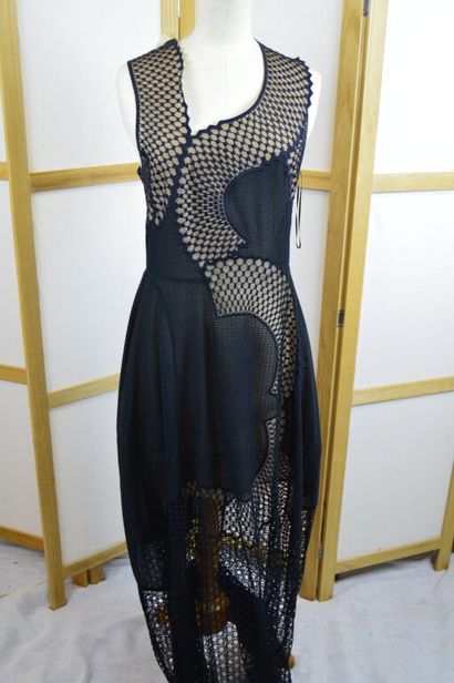 STELLA MCARTNEY

Robe longue en guipure noire...