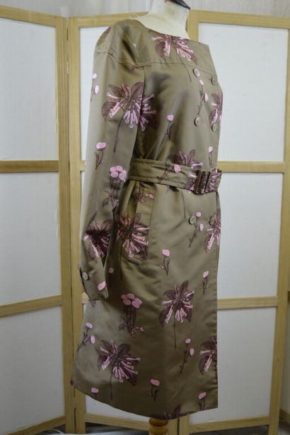PRADA. 

Robe manteau de cérémonie à manches...