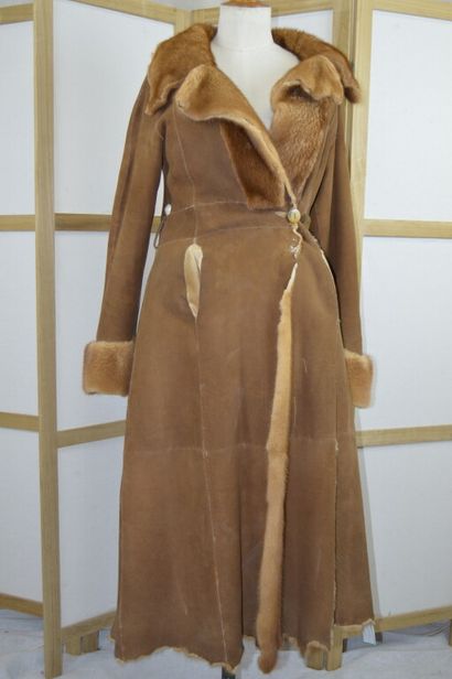SAM ROME

Manteau long peau lainé vison marron...