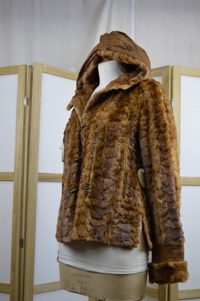 LOU BAROK

Veste à capuche en viselle et...
