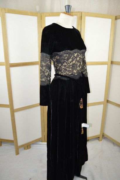 CHRISTIAN DIOR PARIS

Robe longue de soirée...