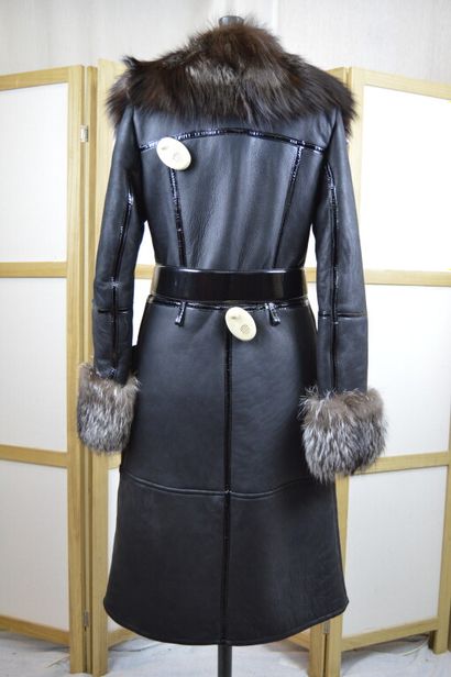 BARBARA BUI

Manteau en peau lainé noir,...