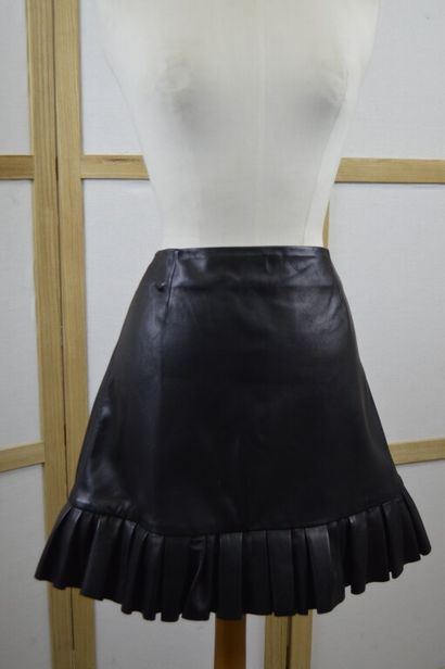 CHRISTIAN DIOR

Jupe en cuir noir à bords...