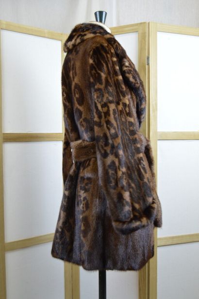GIANFRANCO FERRE Fourrure 

Manteau 3/4 croisé...