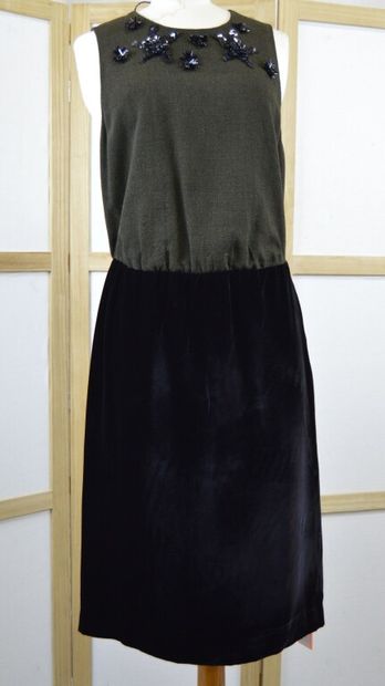 PRADA.

Robe droite sans manches bi-matière,...