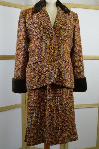 YVES SAINT LAURENT (variation). 

Ensemble...