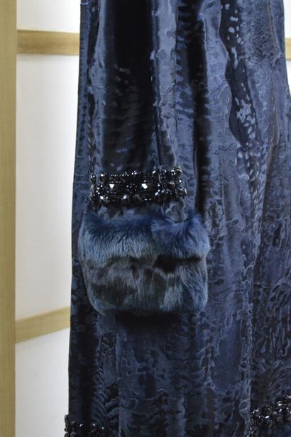 VALENTINO

Manteau long en fourrure rasée...