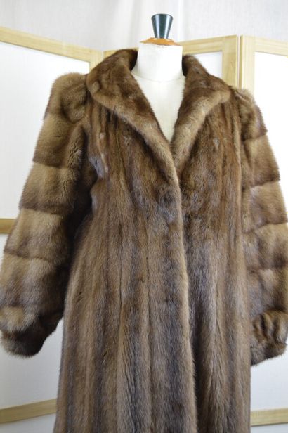 VALENTINO haute couture

Manteau long en...