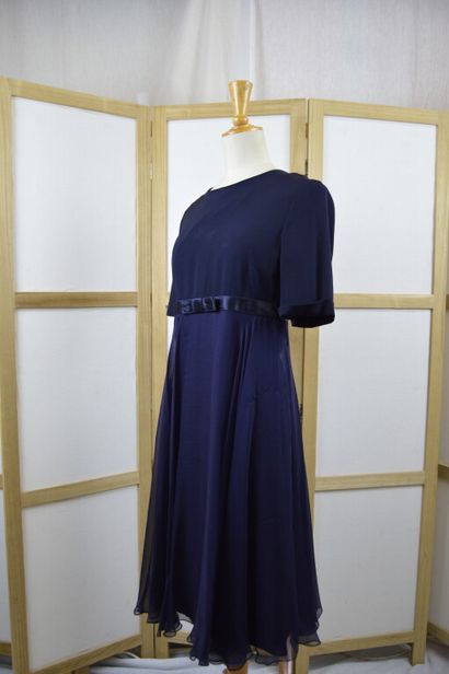 NINA RICCI, haute boutique. 

Robe manches...