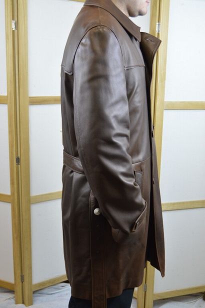 LORO PIANA

Trench d'homme en cuir marron...